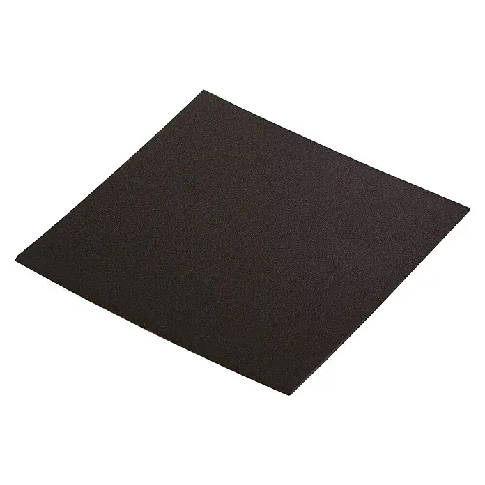 Fix-o-moll Teppichgleiter - B x H: 100 x 100 mm, Kleben, 1 -tlg. - Nahaufnahme einer rechteckigen, dunkelbraunen Platte mit einer leicht rauen Oberfläche auf einem schwarzen Hintergrund.