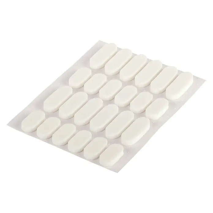 Fix-o-moll Kantenstoßschutz - 24 Stk. - Hier ist eine Packung mit weißen, länglichen Möbelgleitern, die auf einer Trägerfolie angeordnet sind. Ideal zum Schutz von Böden vor Kratzern.