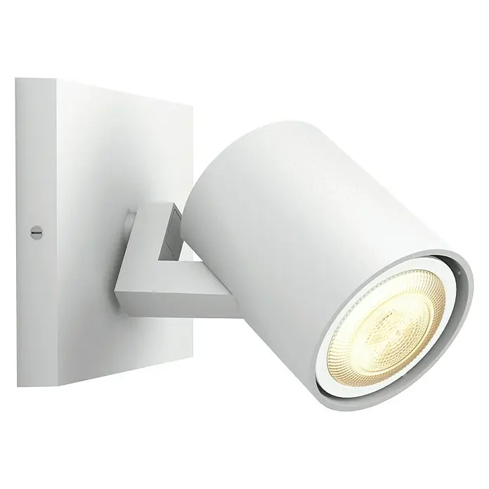 Philips Hue LED-Deckenstrahler RunnerL x B x H: 9 x 11 x 10,7 cm, 1 Stk. - Nahaufnahme einer eleganten weißen Wandleuchte, die ein modernes Design und eine helle, fokussierte Beleuchtung zeigt.