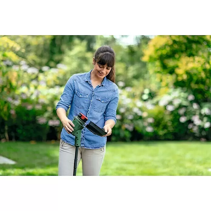 Bosch Power for All 18V Akku-Rasentrimmer EasyGrassCut 18V-26 - 18 V, 2,5 Ah, Ohne Akku - Anwendungsbeispiel
