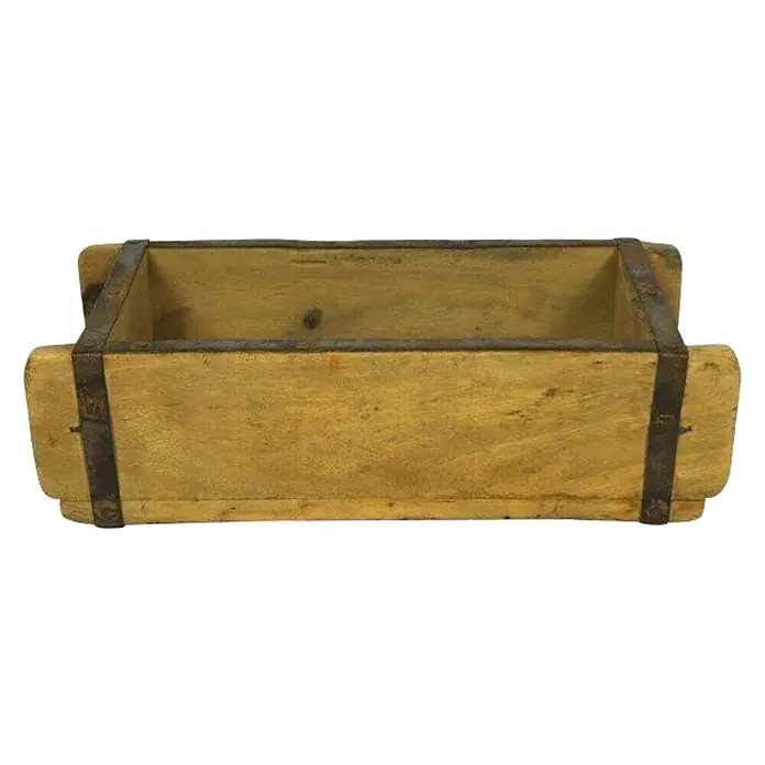 Holzbox Brick - 32 x 15 x 10 cm, Natur - Rustikaler Holzziegelformbehälter, ideal für dekorative Zwecke oder zur Aufbewahrung von kleinen Gegenständen, mit Metallbändern verstärkt.