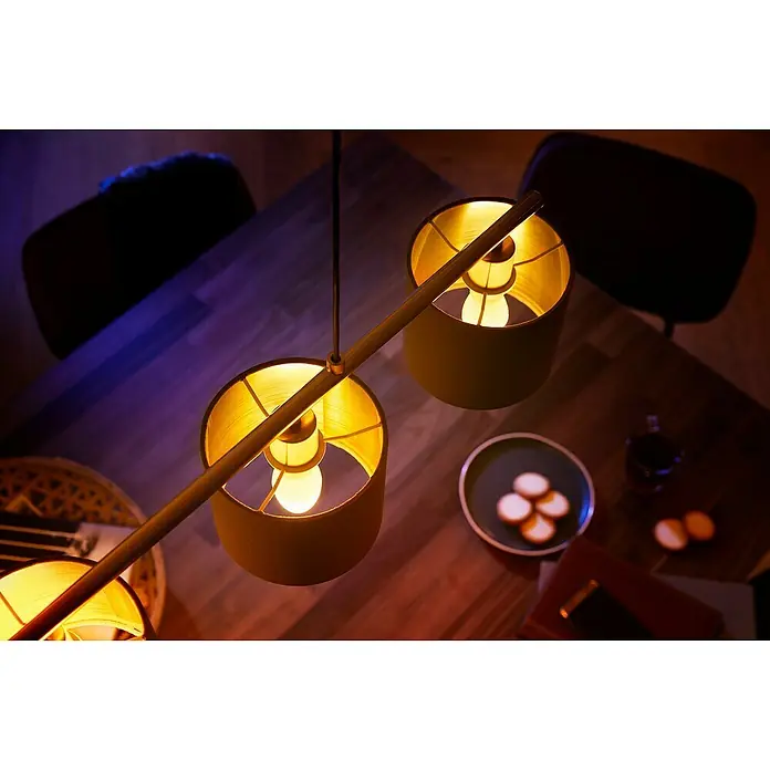 Philips Hue Smart-LED-Lampen Set White - E14, Dimmbar, Warmweiß, 470 lm, 5,5 W, Kerze, 1 Stk. - Die moderne Hängelampe mit den stilvollen Lampenschirmen sorgt für angenehmes Licht und eine gemütliche Atmosphäre im Raum.
