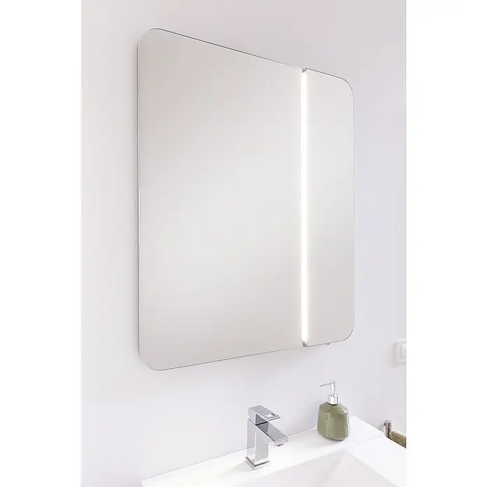Camargue Lineo LED-Lichtspiegel - 70 x 85 cm - Spiegelschrank mit integrierter Beleuchtung über einem modernen Waschbecken mit Armatur und Seifenspender.