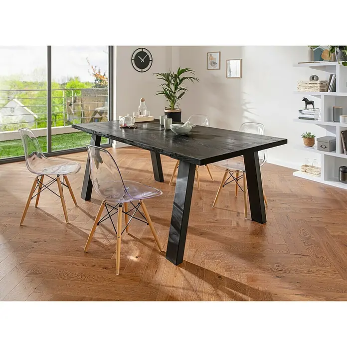 Tischplatte Esche Salzburg - Esche, 200 x 100 x 4 cm - Eleganter Esstisch mit schwarzer Tischplatte und transparenten Stühlen im modernen Interieur. Die Holzböden runden das Ambiente ab.