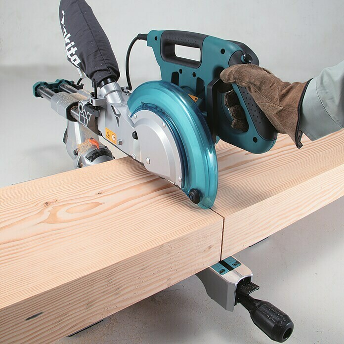 Makita Kapp- & Gehrungssäge LS1018LN1.430 W, Durchmesser Sägeblatt: 260 mm, 0 U/min - 4.300 U/min Use Shot