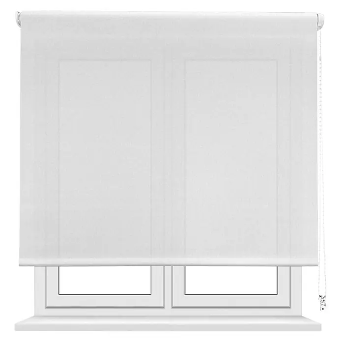 Estor enrollable screen 5% Zoe - An x Al: 120 x 250 cm, Blanco perla - Un estor enrollable blanco está montado frente a una ventana, proporcionando privacidad y control de la luz. El estor es liso y opaco.