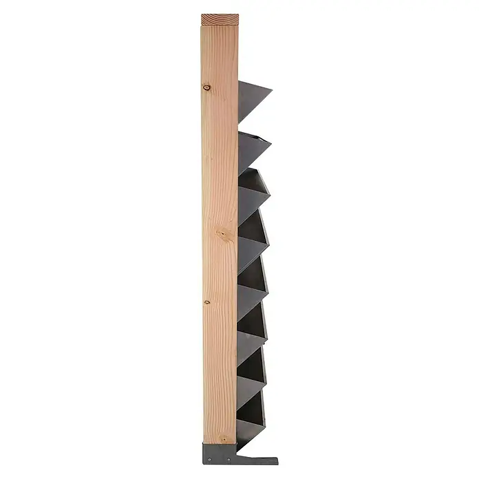 Bellissa Hochbeet Inalto L8 - 100 x 32 x 180 cm, Stahl, Hellbraun/Silber - Detailaufnahme eines Treppenwangen-Trägers aus Holz und Metall, ideal für den Treppenbau und zur sicheren Montage von Treppenstufen.