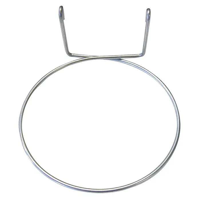 Bellissa Blumentopfhalter Fermo - Durchmesser: 17 cm, Silber - Nahaufnahme eines silbernen Hängereifs, ideal zur Präsentation von Deko-Artikeln oder Pflanzen, mit minimalistischem Design auf schwarzem Hintergrund.