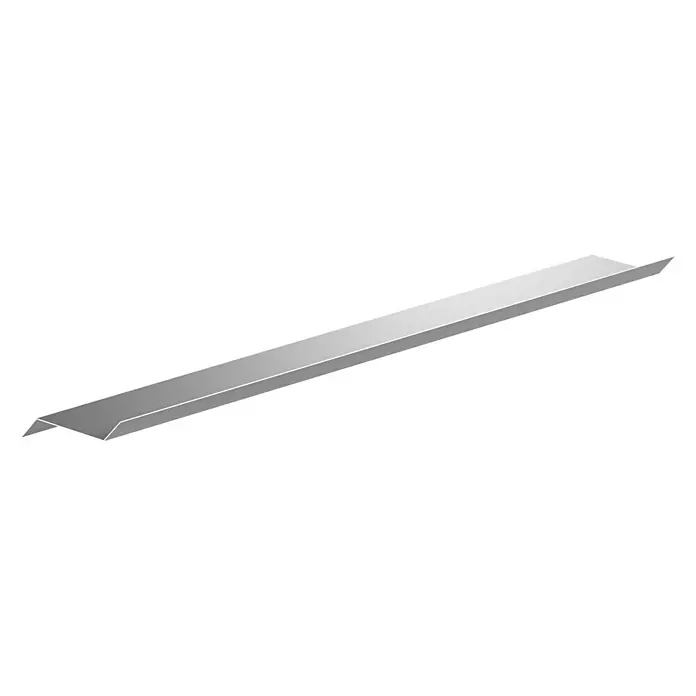 Sarei Z-Profil - Typ: HG 8, 1.000 x 60 x 20 mm, Winkel: 45 °, Aluminium - Ein silberner, schmaler, flacher und abgewinkelter Metallstreifen, der auf einem schwarzen Hintergrund liegt. Hervorragend für minimalistische Designs.