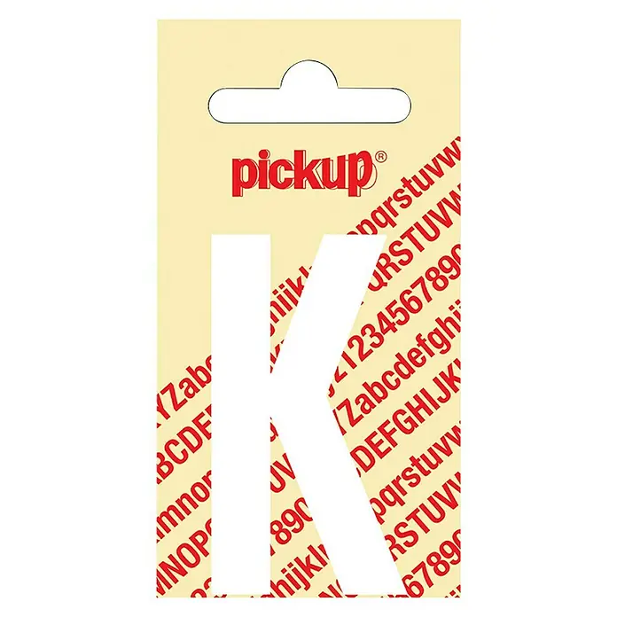 Pickup Etiqueta adhesiva - Motivo: K, Blanco, Altura: 60 mm - La imagen muestra una letra K de Pickup sobre un fondo color crema con letras y números rojos, que recuerda un proyecto de artesanía.