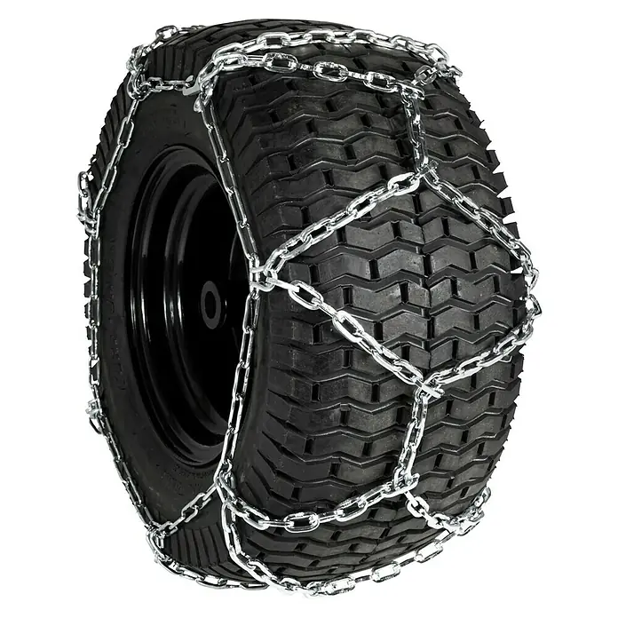 AL-KO Schneekette für Schneefräse SnowLine - 2 Stk., Passend für: AL-KO Snowline Schneefräse 560 II, Schneefräse 620 E II - Detailaufnahme eines Reifens mit montierten Schneeketten vor schwarzem Hintergrund.