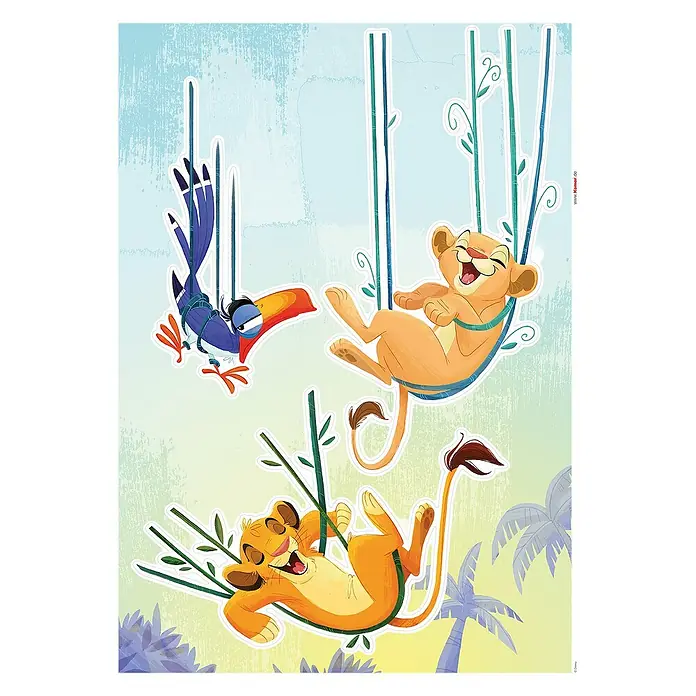 Komar Wandtattoo Disney Lion King Relax - Gelb, Weiß, 50 x 70 cm, 3 -tlg. - Illustration von Simba, Nala und Zazu, die an Lianen schwingen, aus dem Film Der König der Löwen.