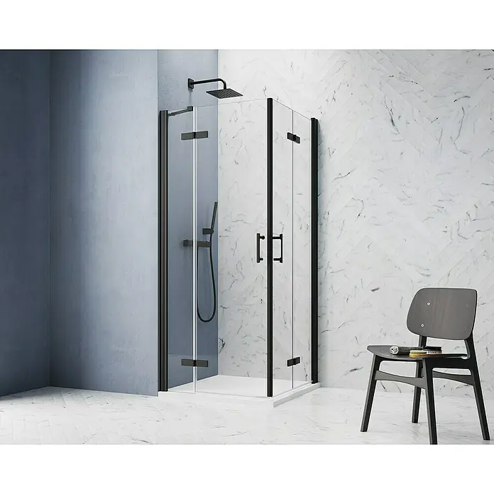 GEO Hit Pro Eckdusche B-PE340 - 100 x 90 x 202,2 cm, Beschichtet, Schwarz, Glasstärke: 6 mm - Ein modernes Badezimmer mit einer eleganten, schwarzen Duschkabine und einem stilvollen, dunklen Holzstuhl. Die Duschkabine ist ein echter Blickfang.