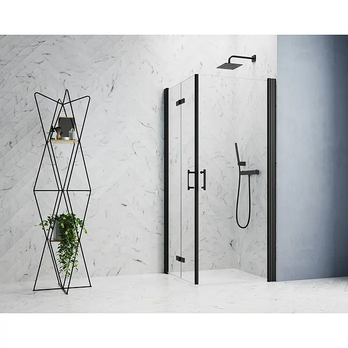 GEO Hit Pro Eckdusche B-PE410 - 90 x 90 x 202,2 cm, Beschichtet, Schwarz, Glasstärke: 6 mm - Bild eines modernen Badezimmers mit einer schwarzen Duschkabine, einem dekorativen Regal und Marmorfliesen, das ein stilvolles Ambiente schafft.