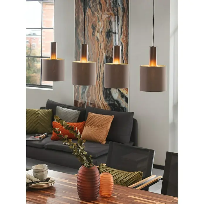 Eglo Concessa 1 PendelleuchteL x B x H: 94 x 16 x 150 cm - Eine Reihe von modernen Pendelleuchten mit zylindrischen Lampenschirmen in einem stilvollen Wohnraum.