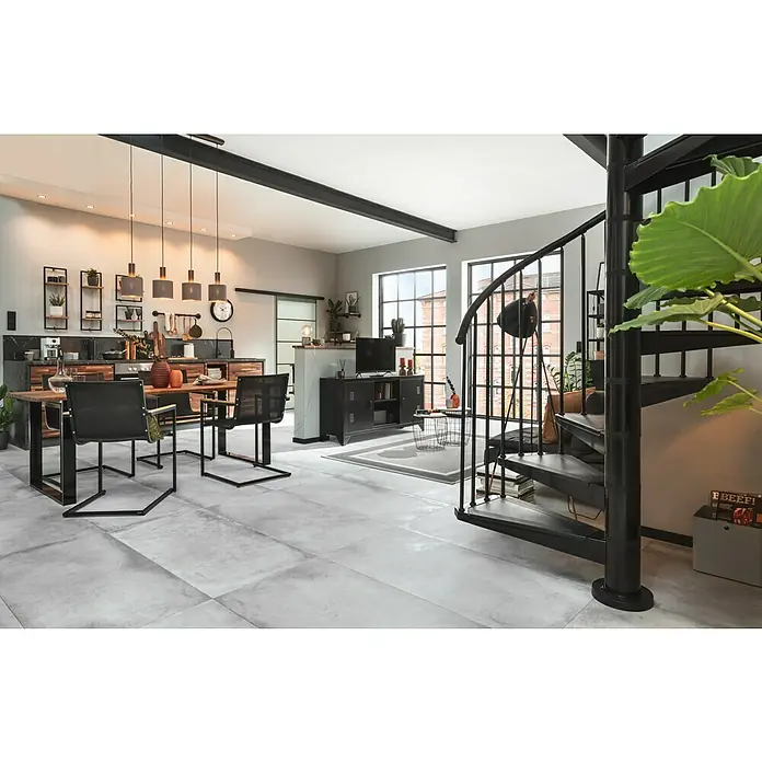 Eglo Concessa 1 PendelleuchteL x B x H: 94 x 16 x 150 cm - Großzügiger Wohnraum mit Esstisch, TV-Möbel und Wendeltreppe, der ein modernes und offenes Ambiente schafft.\n