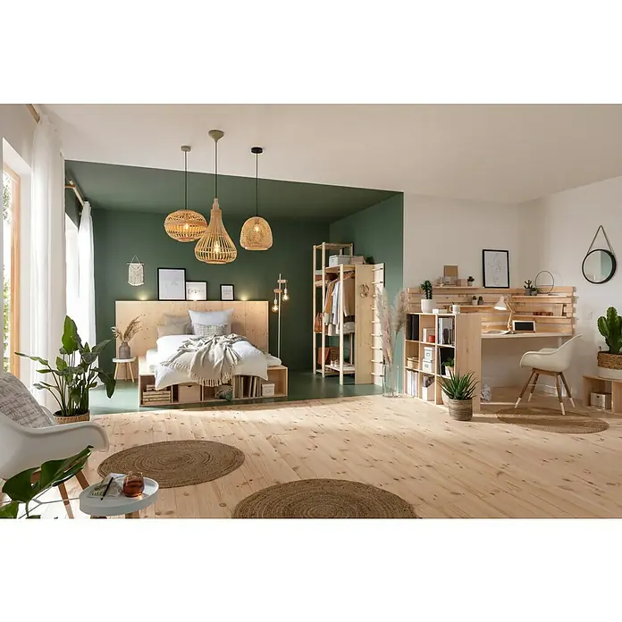 SCHÖNER WOHNEN-Farbe Wandfarbe Designfarbe - Ausgeglichenes Piniengrün, Matt, 2,5 l, Konservierungsmittelfrei - Ein Schlafzimmer mit Holzbett, Schreibtisch und Regalen, das einladend und natürlich wirkt. Die Einrichtung strahlt Wärme und Gemütlichkeit aus.