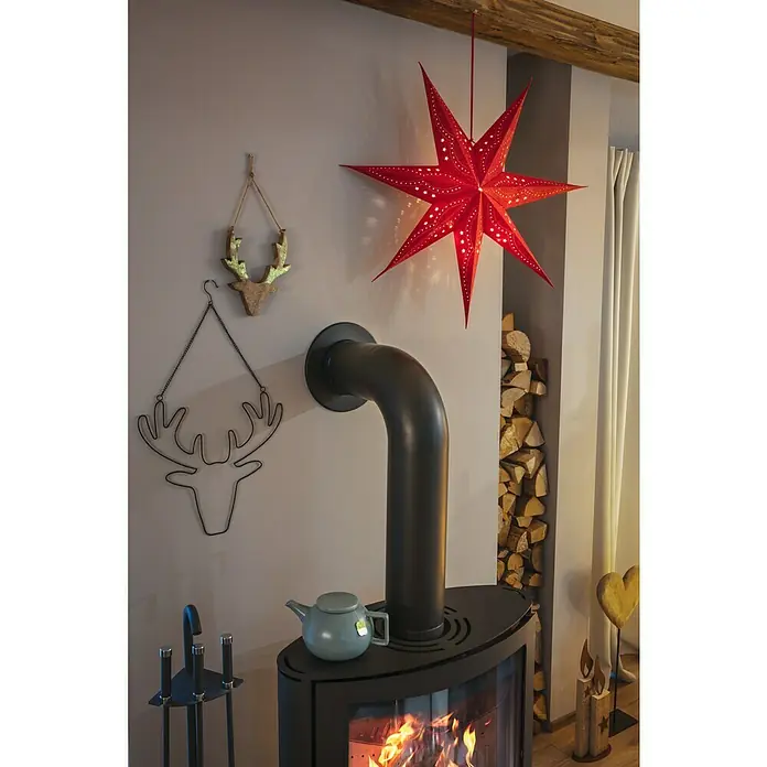 Aduro Kaminofen 15 - 6,5 kW, Raumheizvermögen: 350 m³, Material Verkleidung: Stahl, Schwarz - Gemütliche Kaminatmosphäre mit einem dekorativen roten Stern.