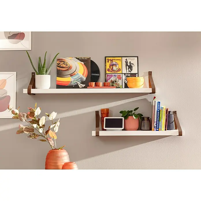 Dolle Regalhalter - 2 Stk., Leder, Traglast Einlegeboden: 12 kg - Wandregale mit braunen Lederriemen und Dekorationen wie Pflanzen, Schallplatten und Büchern für ein stilvolles Zuhause.