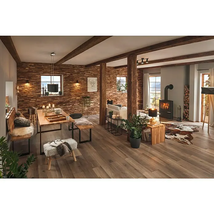 Exclusivholz Aspen Hocker - Eiche, 41,8 x 43 x 43 cm - Gemütliches Wohnzimmer mit Holzbalken, Holzwand und Kamin. Der Raum strahlt Wärme und Behaglichkeit aus.