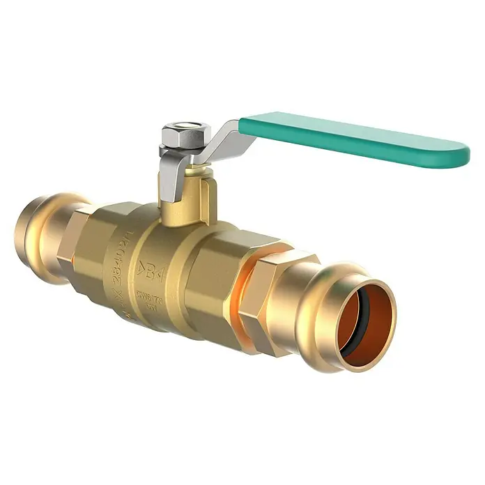 Press-Kugelhahn - Durchmesser: 22 mm, Messing - Eine Nahaufnahme eines Kugelhahn-Ventils mit grünem Hebel, das für Wasserleitungen verwendet wird, mit Details der Messingbeschläge.