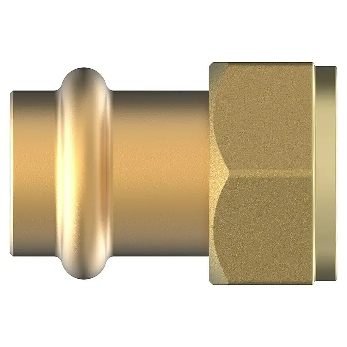 Press-Übergangsmuffe - Durchmesser: 18 mm, Innengewinde: ¾″ - Nahaufnahme einer goldenen Messingverschraubung mit präzisen Details und Texturen, ideal für Sanitär- und Konstruktionsprojekte.