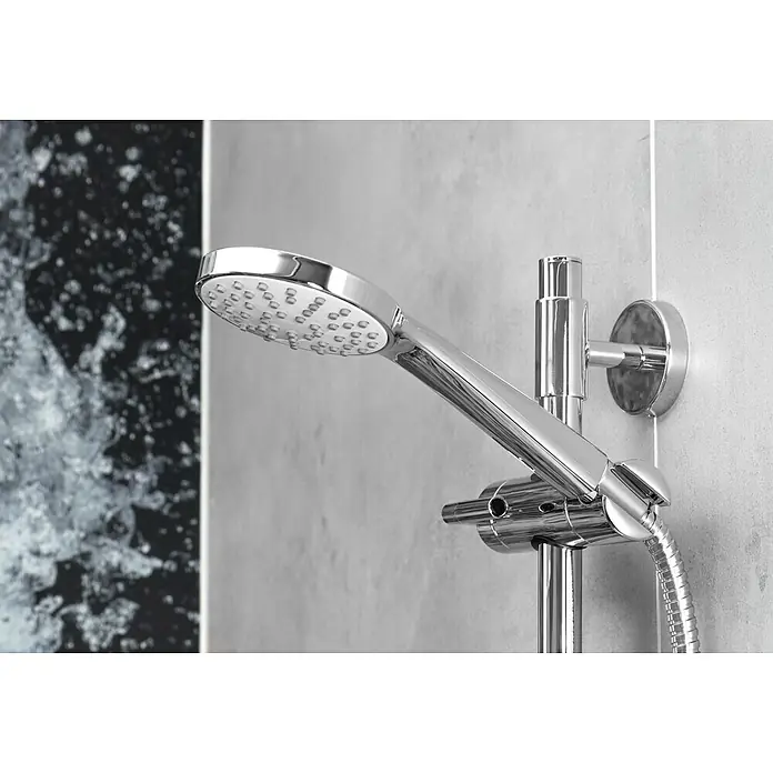 Mixomat Brausegarnitur Lech - Anzahl Strahlarten: 1 Stk., Chrom - Nahaufnahme eines verchromten Duschkopfes mit Brausestange und Schlauch vor hellem Hintergrund. Elegantes Baddesign.