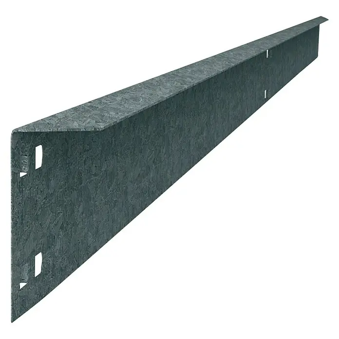 Simonrack Simontaller Travesaño para estanterías de carga pesada L95 - L x An x Al: 1.800 mm x 6,9 cm x 3 cm, Galvanizado - La imagen muestra un perfil de borde de césped metálico gris. Tiene una forma angulada con agujeros para fijarlo y está pensado para el diseño de jardines.