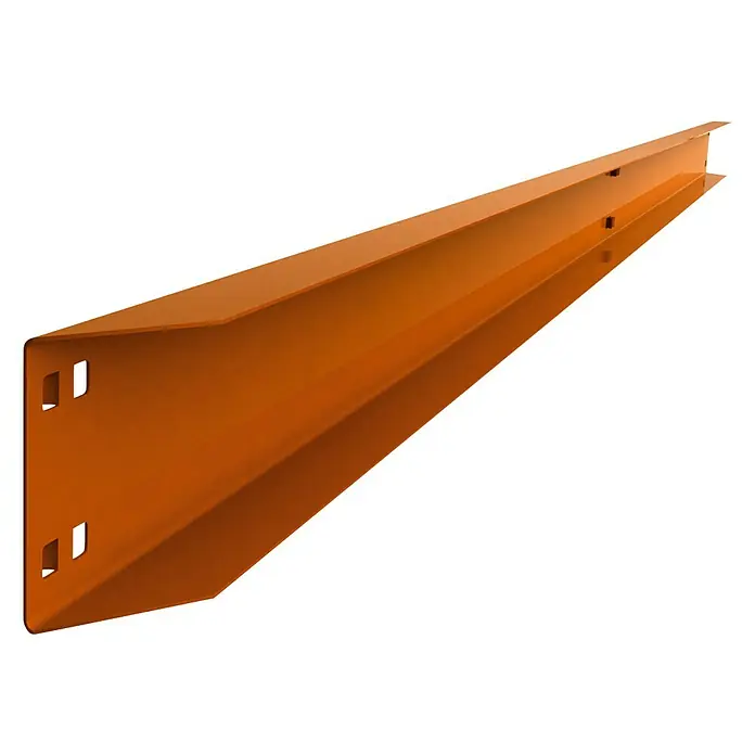 Simonrack Simontaller Travesaño para estanterías de carga pesada U1221 - L x An x Al: 1.800 mm x 6,9 cm x 3 cm, Naranja - Vista de una estantería de palets naranja, utilizada con fines de almacenamiento industrial.