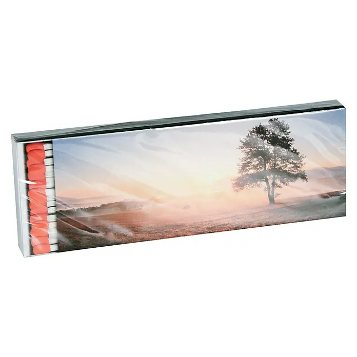 Lienbacher Zündholz - 20 cm, 45 Stk., Geeignet für: Kaminofen - Eine Schachtel Streichhölzer mit einem malerischen Landschaftsmotiv, ideal für Sammler oder als dekoratives Element.