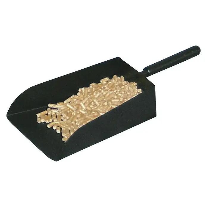 Lienbacher Pelletschaufel - 35,5 x 17 cm, Schwarz - Ein schwarzer Futterschaufel gefüllt mit Tierfutterpellets, die das Produkt klar und deutlich hervorheben.