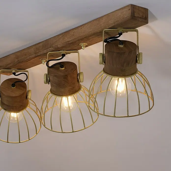 Just Light Deckenstrahler - 60 W, L x B x H: 76 x 31 x 20 cm, E27, 3 Stk. - Eine Deckenleuchte mit drei goldenen Käfiglampen und Holzelementen, die an einer Holzleiste befestigt sind. Stilvolles Design für Ihr Zuhause.