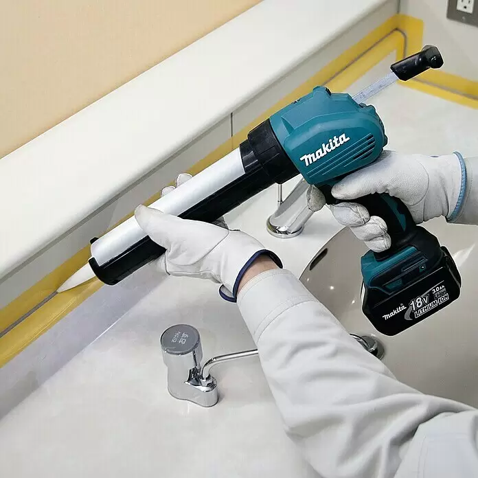 Makita LXT 18V Akku-Kartuschenpresse DCG180ZX - 18 V, Li-Ionen, Ohne Akku - Anwendungsbeispiel