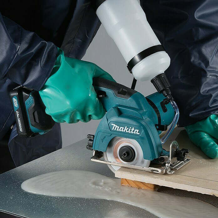 Makita Akku-Fliesenschneider CC301DSMJ12 V, 2 Akkus, 4 Ah Use Shot