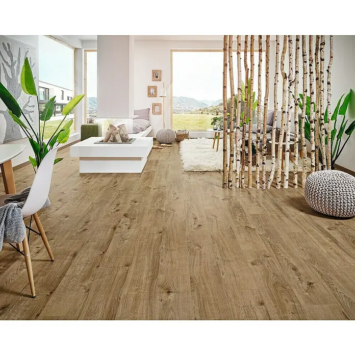 LOGOCLIC Hartvinylboden ElementPro Sunny Side - 1.280 x 192 x 4 mm, Landhausdiele, Sunny Side - Das Bild zeigt einen hellen Raum mit einem schönen Holzboden, der eine warme und natürliche Atmosphäre schafft. Die Holzböden sind das Highlight des Raumes.