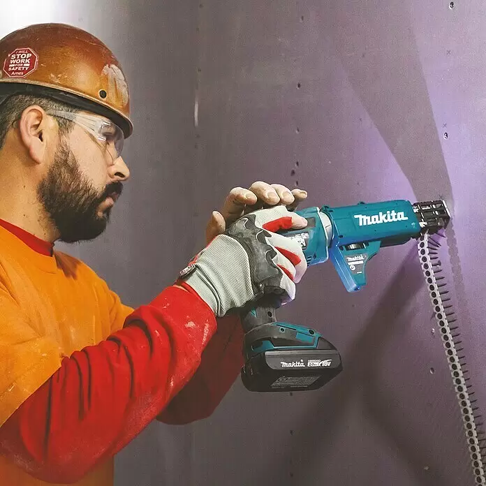 Makita LXT 18V Akku-Trockenbauschrauber DFS452RTJ + Artikelnr. 33855482 hinzufügen* - 18 V, 2 Akkus, 5 Ah, Leerlaufdrehzahl 1. Gang: 0 U/min - 4.000 U/min - Anwendungsbeispiel