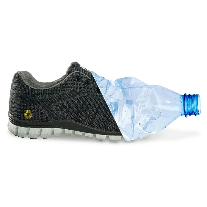 Safety Jogger Sicherheitshalbschuh Morris S1P - 45, Schutzklasse nach EN ISO 20345: S1P, Schwarz - Schuh aus recycelten Materialien und eine Plastikflasche, die das Engagement für Nachhaltigkeit betonen.