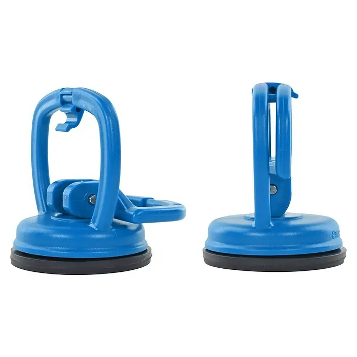 iFixit Saugnapf - Durchmesser: 5,7 cm, Blau, 2 Stk. - Zwei blaue Vakuumheber mit Haken sind auf einem schwarzen Hintergrund abgebildet. Diese Werkzeuge sind ideal zum Anheben und Bewegen von Gegenständen.