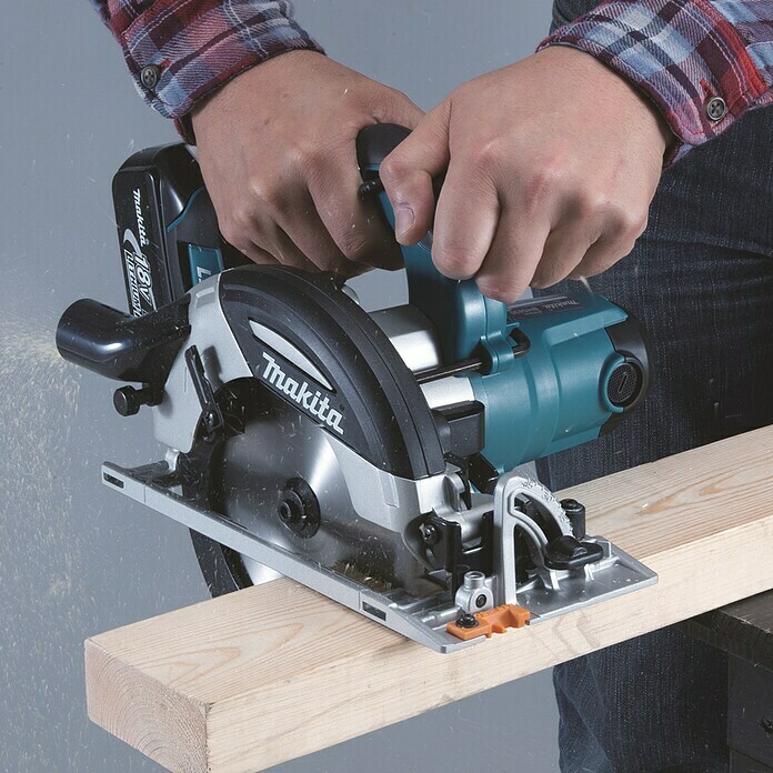 Makita Akku-Handkreissäge DHS630Z18 V, Ohne Akku, Leerlaufdrehzahl: 3.100 U/min Use Shot