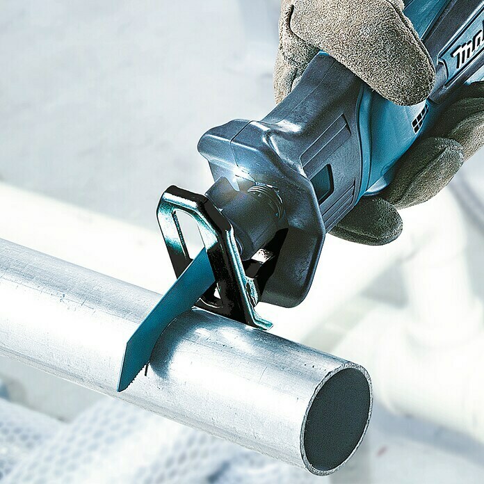 Makita Akku-Säbelsäge DJR183Z18 V, Ohne Akku, Leerlaufhubzahl: 0 - 3.000 Hübe/min Use Shot