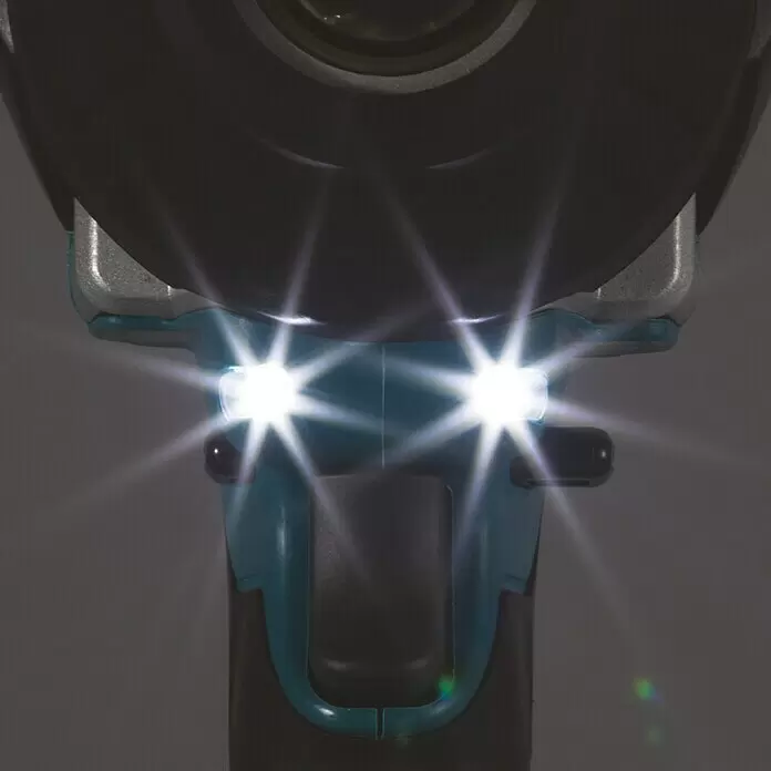 Makita LXT 18V Akku-Schlagschrauber DTW1002Z - 18 V, Ohne Akku - Vorderansicht eines dunklen Elektrowerkzeugs mit türkisen Akzenten und zwei hellen LED-Arbeitsleuchten.