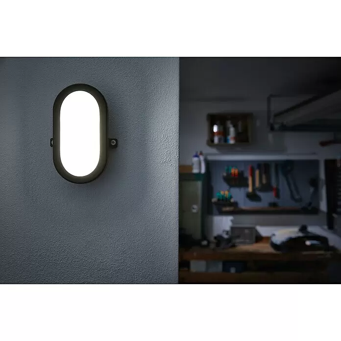 Osram LED-Außenwandleuchte Bulkhead - 5,5 W, 117 x 16,8 x 70 cm, Weiß, IP54 - Stimmungsaufnahme
