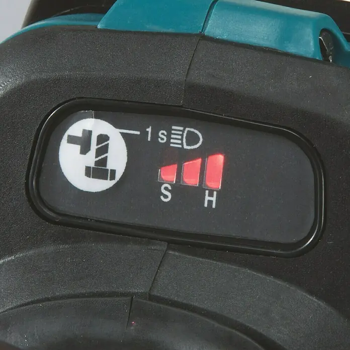 Makita LXT 18V Akku-Schlagschrauber DTW1002Z - 18 V, Ohne Akku - Nahaufnahme der Bedienelemente eines Makita-Werkzeugs, die Schlaghammerfunktion und die Intensitätseinstellungen S und H hervorheben.