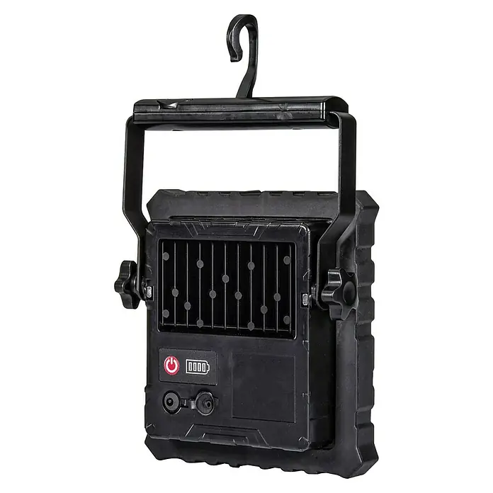 Voltolux LED-Strahler - 2.100 lm, 4.000 K, IP54 - Bild einer tragbaren LED-Arbeitsleuchte mit Griff und Akkuanzeige. Ideal für Baustellen und Werkstätten, bietet sie flexible Beleuchtung.
