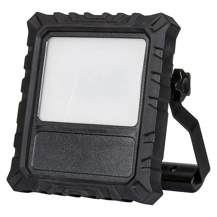 Voltolux LED-Strahler - 2.100 lm, 4.000 K, IP54 - Eine tragbare LED-Arbeitsleuchte mit robustem, schwarzem Gehäuse und verstellbarem Ständer für Baustellen oder den Heimgebrauch.