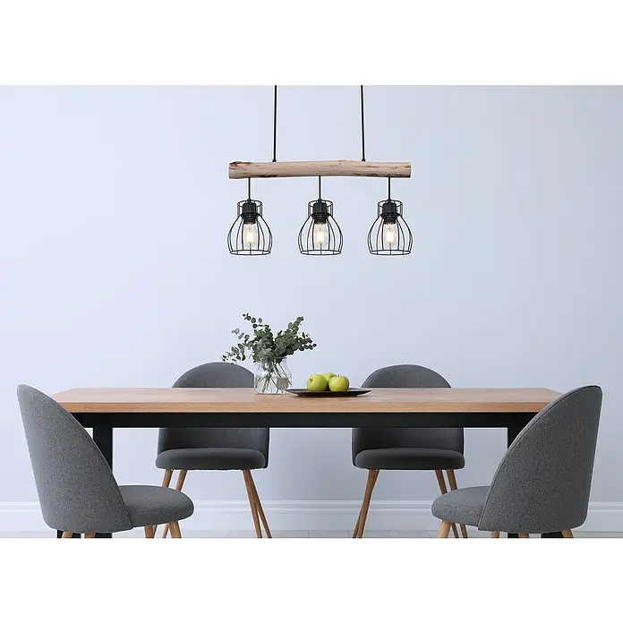 Globo Mina Pendelleuchte - 40 W, L x B x H: 60 x 13,6 x 140 cm, Schwarz, E27, 3 Stk. - Holz-Pendelleuchte mit drei Lampen über einem Esstisch. Die Lampe ist rustikal und modern zugleich.
