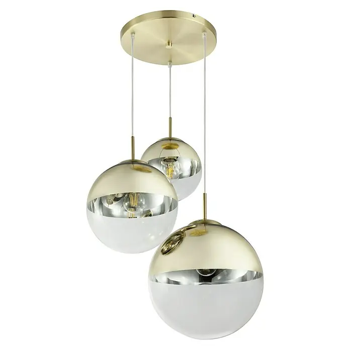 Globo Pendelleuchte VARUSHöhe: 120 cm, Gold, 3 Stk. - Nahaufnahme einer stilvollen goldenen Pendelleuchte mit drei kugelförmigen Lampenschirmen und klaren Kabeln.