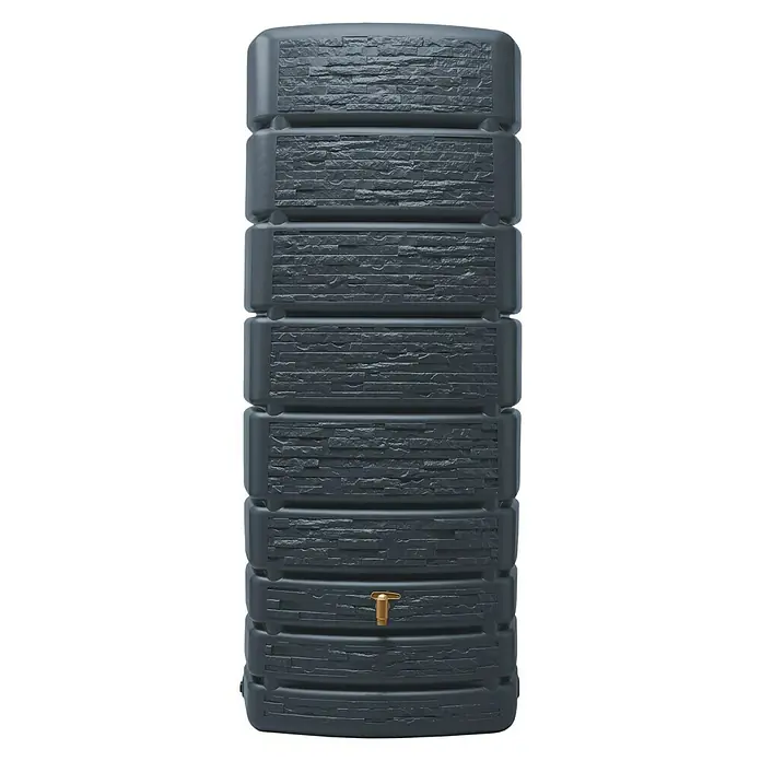 4rain Regenspeicher Slim Stone - 500 l, Grau - Nahaufnahme einer grauen Regentonnen mit Steinmusterung und goldenem Wasserhahn für den Garten zur Wasserspeicherung.