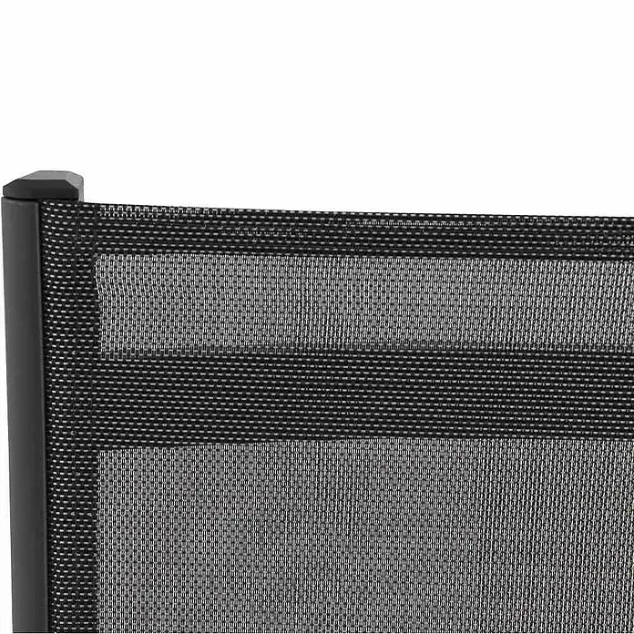 Siena Garden Tesoro Gartensessel - Ranotex®-Geflecht, Stapelbar, Anthrazit, Hochlehner, B x T x H: 62,5 x 68 x 98 cm - Nahaufnahme eines schwarzen Gartenstuhl-Rückens mit Textildetails.