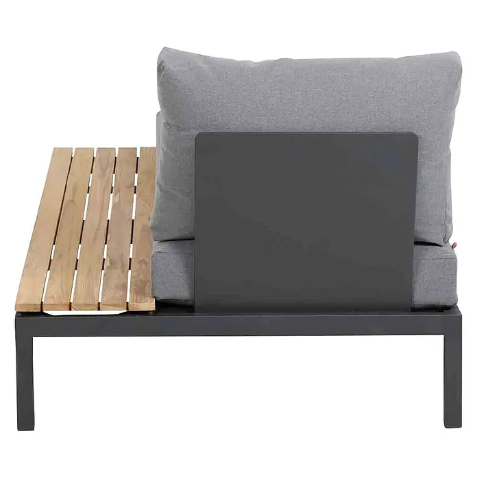Siena Garden Loungesofa Alvida - L x B x H: 177,5 x 102 x 84 cm, Anthrazit/Natur, Tisch links - Nahaufnahme eines stilvollen Outdoor-Sessels mit Holzarmlehne, grauer Polsterung und dunklem Rahmen, ideal für entspannte Stunden im Freien.